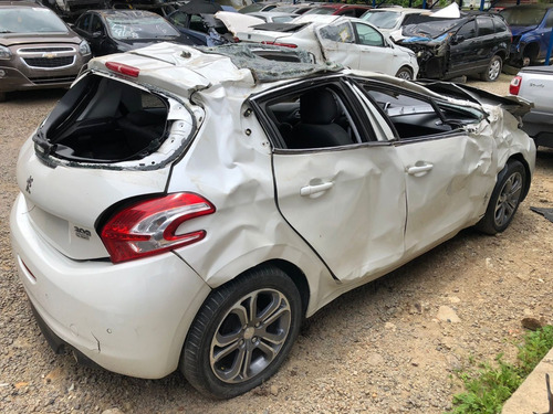 Imagem 3 de 8 de Sucata Peugeot 208 1.6 2015 Flex Automatico - Rs Auto Peças