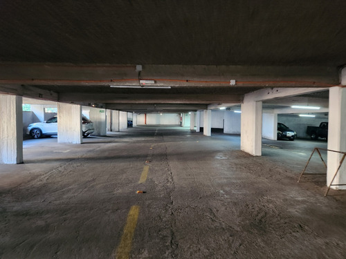 Estacionamiento A Pasos De Metro Santa Lucia