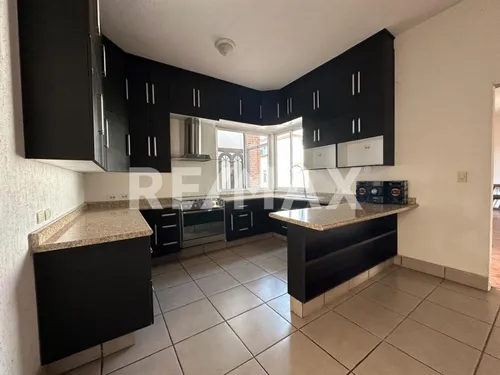 Venta De Casa Residencial Con Oficinas En San Pedro Cholula, Puebla.