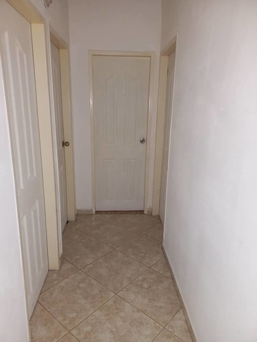 Imagen 2 de 16 de Town House Urb Los Portales