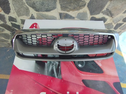 Parrilla Frontal Marco Cromado S/emblema Hilux 2008/11