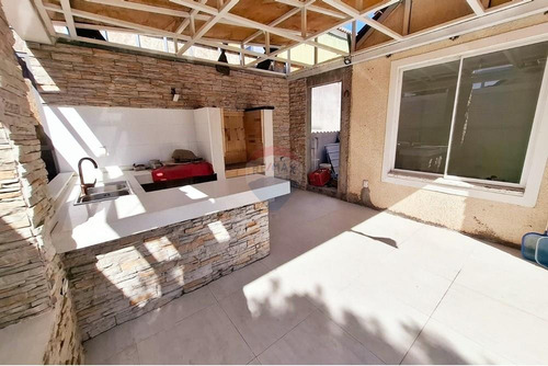 Amplia Y Moderna Casa 4d+2b, Valle Grande, Lampa
