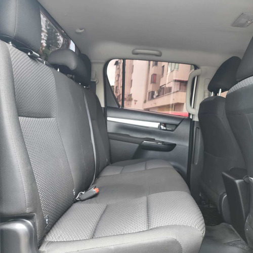 Imagen 10 de 15 de Toyota Hilux 2021 2.4l