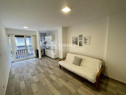 Imagen 3 de 30 de Tour Virtual Departamento En Venta 1 Ambiente Con Balcón A Metros De Plaza Colón - Mar Del Plata
