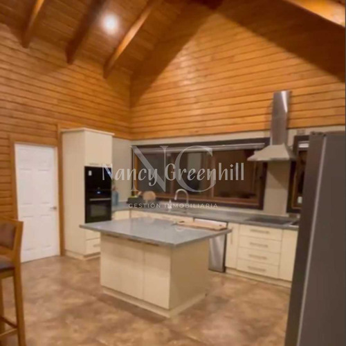 Rebajada Casa Con Inmejorable Vista Y Piscina (108944)