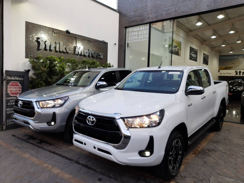 Toyota Hilux 2.8 D-4D TURBO DIESEL CD SRX 4X4 AUTOMÁTICO