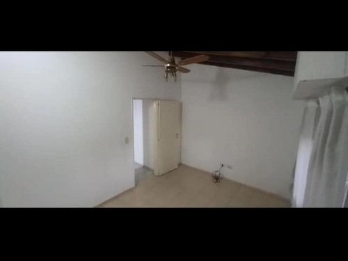 Imagen 6 de 8 de Permuta - Triplex De 4 Ambientes En Venta - Paso Del Rey