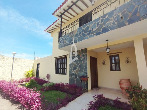 Townhouse En El Conj. Resd. La Abadía, Villa Granada