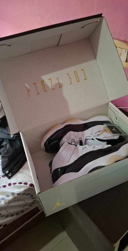 Zapas Jordan Retro 11 Gratitud Talle 42 (Usado)