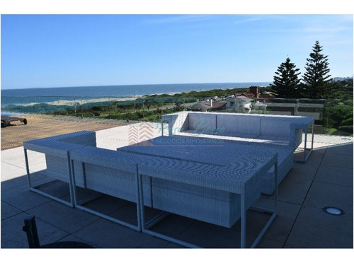 Apartamento En Brava, 4 Dormitorios *- Ref: 2560