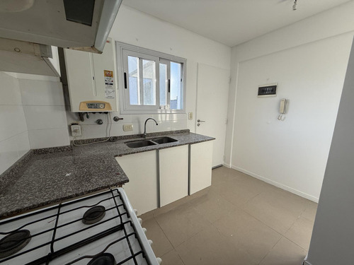 Departamento De 3 Ambientes - Castelar Centro