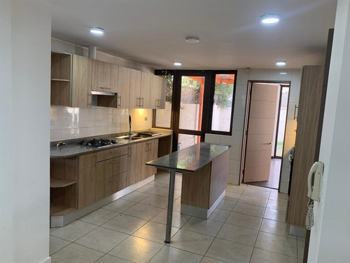 Casa En Arriendo De 3d/3b En Condominio Los Poleros Machalí