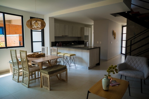 Casa (via Cerritos) Excelente Ubicacion