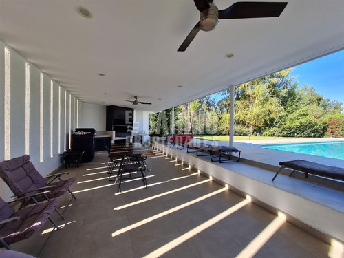 Casa En Venta En Las Brisas De Chicureo