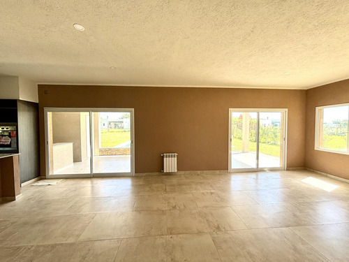 Venta Casa En San Sebastian Area 1 - 5 Ambientes