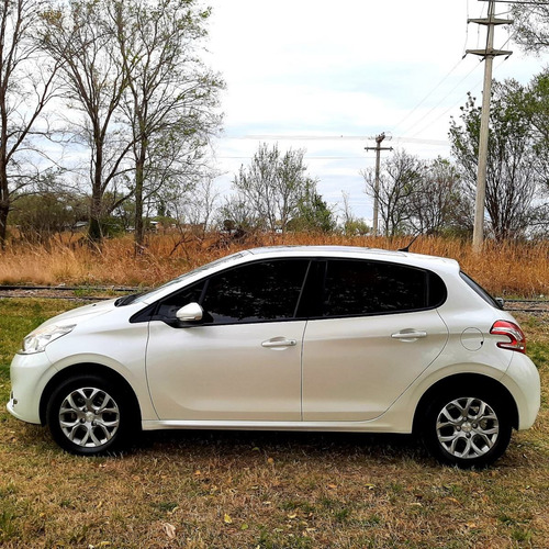 Imagen 5 de 15 de Peugeot 208 Allure Touch Screen - 2014