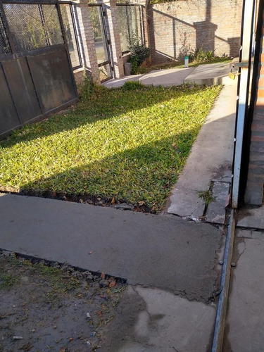Imagen 2 de 6 de Casa - Roldan
