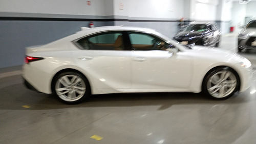 Lexus IS 4p 300 L4/2.0/T Aut
