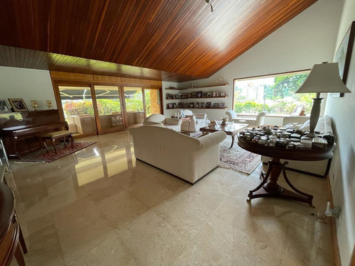 Imagen 11 de 19 de Vendo Casa 900m2 4h+2s/7b/10p Cerro Verde 2936