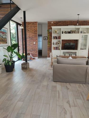 Exclusiva Casa En Venta De 3 Dormitorios En Valle Del Golf