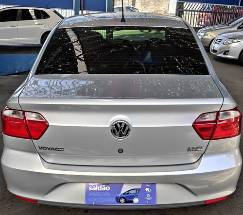 Imagem 7 de 9 de Volkswagen Voyage 2018 1.6 Msi Trendline Total Flex 4p