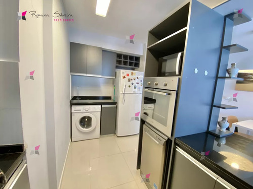 Venta De Apartamento De 2 Dormitorios Y Medio En Edificio Icon Brava