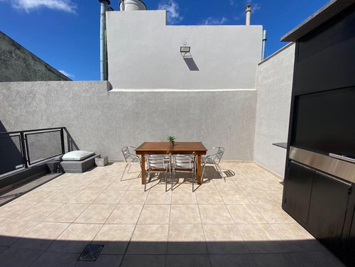 Casa En Devoto. Ideal 2 Familias