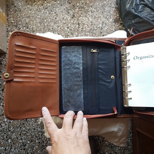 Antigua Agenda, Organizador Y Tarjetero De Cuero.