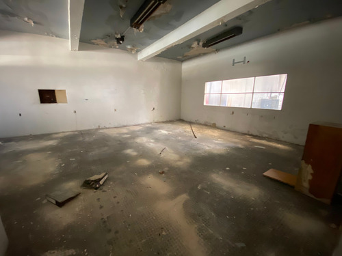 Venta Deposito O Fabrica Brazo Oriental 5.500 M2
