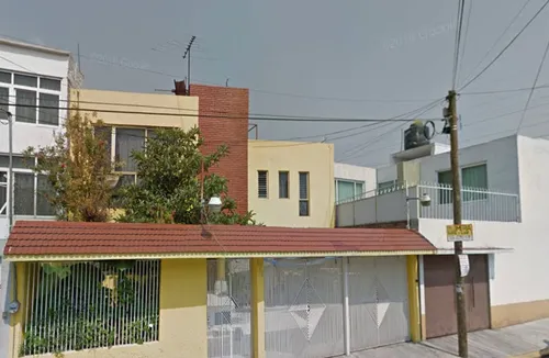 Casa En Venta. Calle Playa Tecolutla, Militar Marte, Iztacalco, Cdmx.