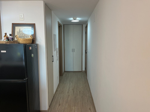 Monoambiente Pocitos C/muebles Unico.proximo Word Trade Center.40 M2 Balcon Al Frente. Amplios Ventanales. Full