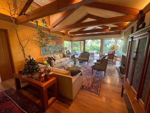 Casa En Venta De 5 Dorm. En Las Condes Mirador San Damian