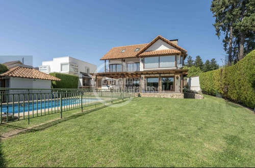Venta Casa En Concón, 5 Dormitorios, Cercana A Colegios