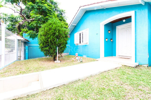 Casa Em Porto Alegre Com 3 Dormitórios - Ot7083