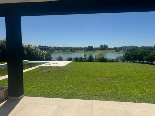 Casa A La Laguna En San Matias 