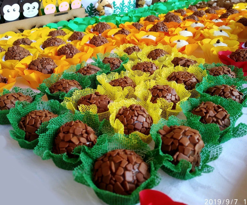 50 Forminhas Doces Finos Tela Escócia Cestinha