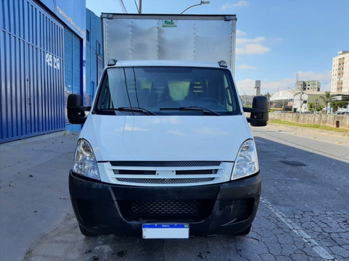 Imagem 2 de 8 de Iveco Daily 35s14 Cs 2009