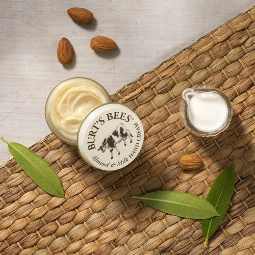 Imagen 2 de 2 de Crema para manos y pies Burt's Bees Crema para manos de cera de abejas y leche de almendras en pote 57g almendra