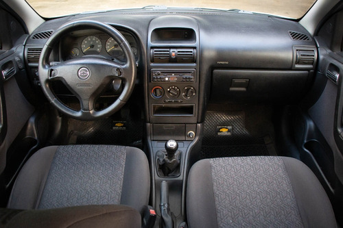 Imagen 2 de 17 de Chevrolet Astra 2.0 Nafta 2010 Gris