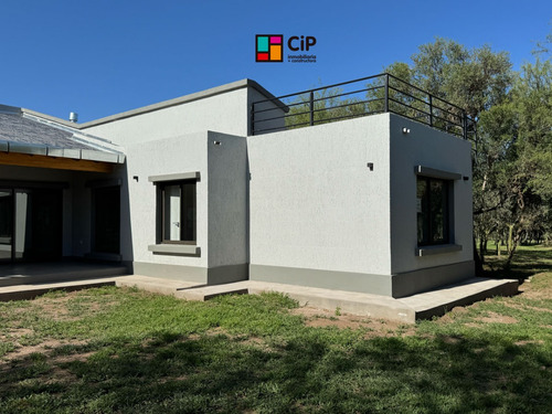 Venta De Casa En Carpinteria A Minutos De Merlo