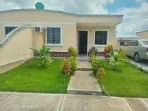 Comprar Daniela Linarez Vende Casas En Urb Terrazas De La Ensenada Posee 166m2 Amplios Espacios Muy Moderna Con Todos Los Servicios Basicos Operativos Cocina En Mamposteria                                    