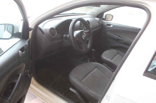 Imagen 7 de 14 de Volkswagen Gol 2014 4p Sedán Cl L4/1.6 Man