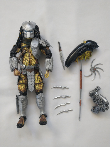 Youngblood Predator Neca Serpent Elder Scar Celtic Chopper (Usado)