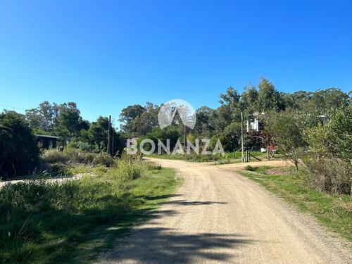 Terreno En Venta Piriápolis - Punta Colorada. 600 Metros De La Playa. 1000 M2