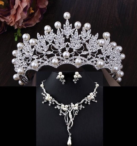 Imagen 1 de 3 de Corona Tiara Tocado Aretes Collar Novia Xv Cristales Set