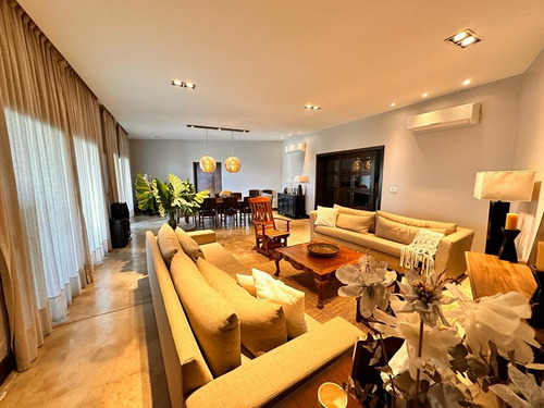 Casa Categoría Premium De 4 Dormitorios En Venta En Country La Arboleda