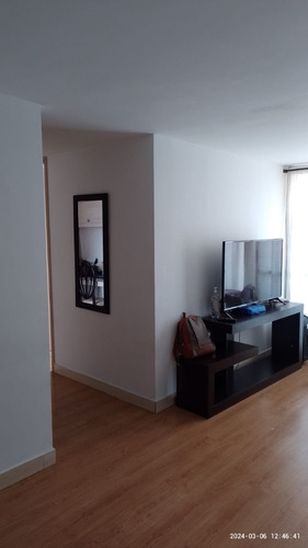 Apartamento En Excelente Ubicación En Zona Plana De Sabaneta, Cerca A Todas Las Comodidades. Bajos Costos De Sostenimiento. Excelente Transporte Público. 