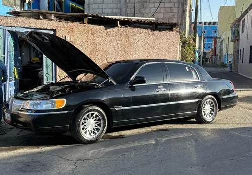 Lincoln Town Car Cartier Piel At