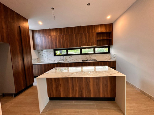 Casa En Venta Merida, Conkal, Privada Olivia, Una Planta, Entrega Inmediata.