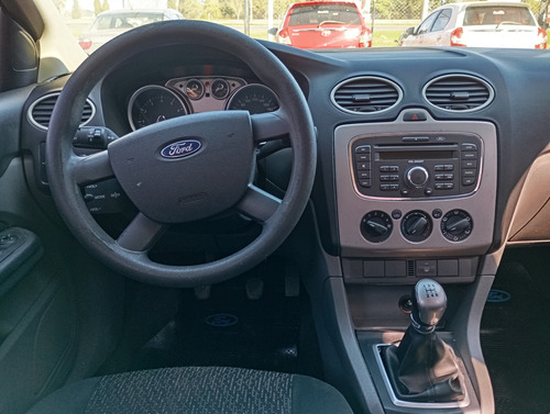 Ford Focus 1.6 Exe Style 4p